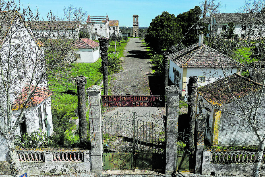 Estado vende cortiça de antiga casa de correção ao abandono