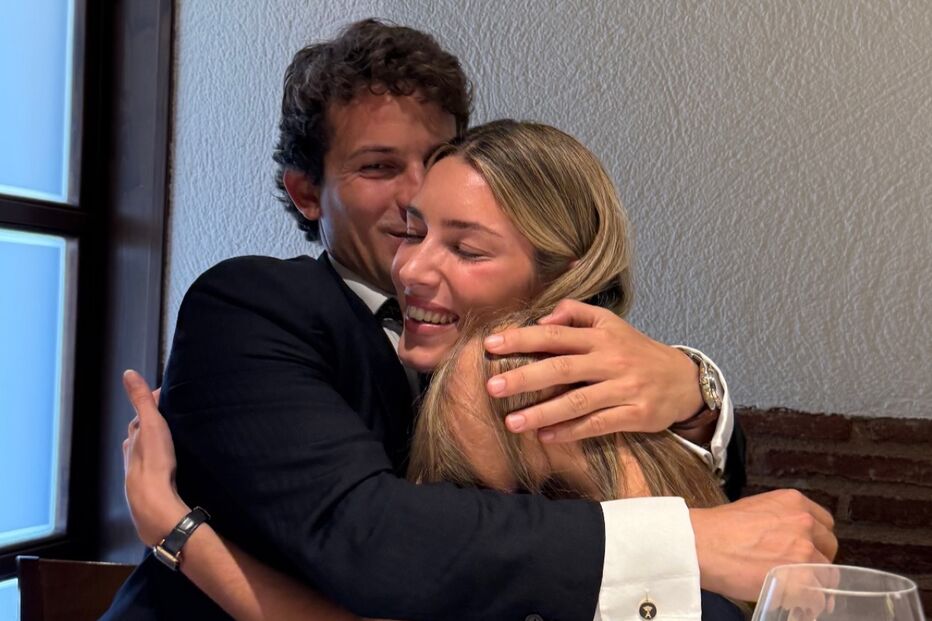 Daniela Figo conclui curso de Medicina com o apoio dos pais, Luís Figo e Helen Svedin