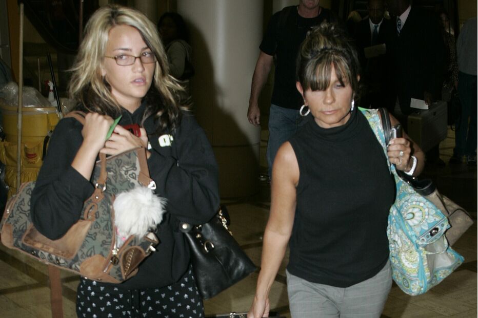 Britney Spears acusa a mãe de ter morto uma criança, expondo instabilidade emocional