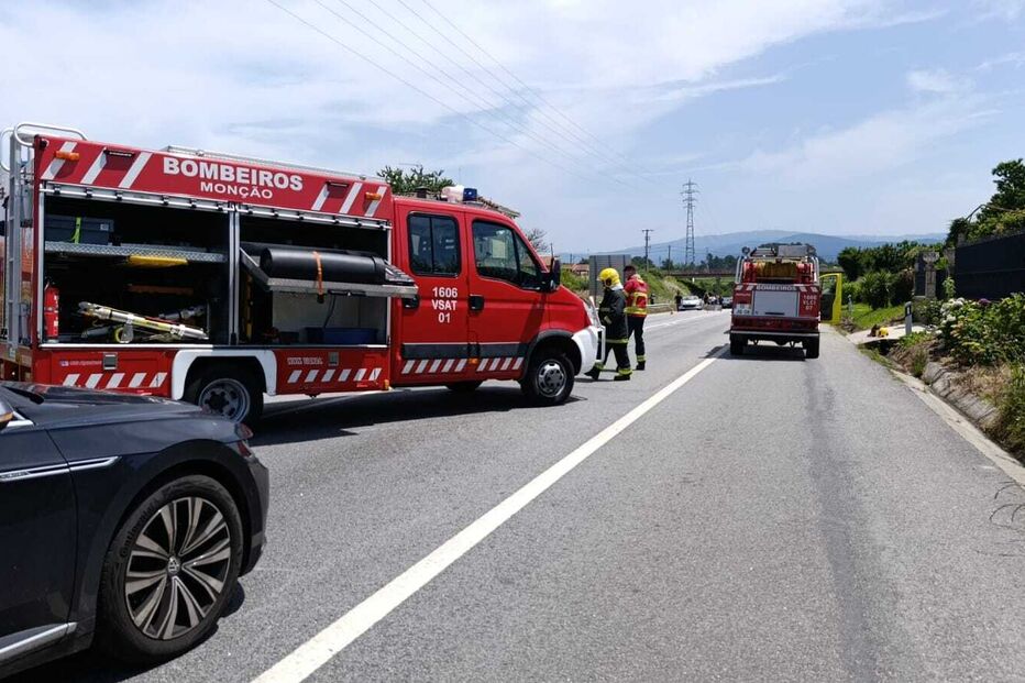 Homem ferido em colisão entre mota e carro em Monção