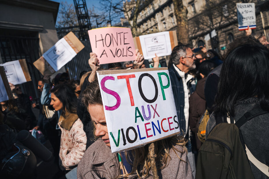 Pais protestam contra abusos infantis nas escolas francesas