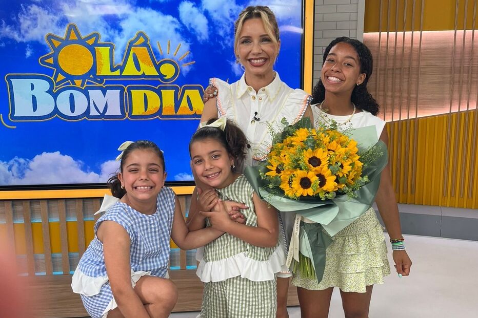 Apresentadora celebra aniversário no programa 'Olá Bom Dia!' com as filhas.
