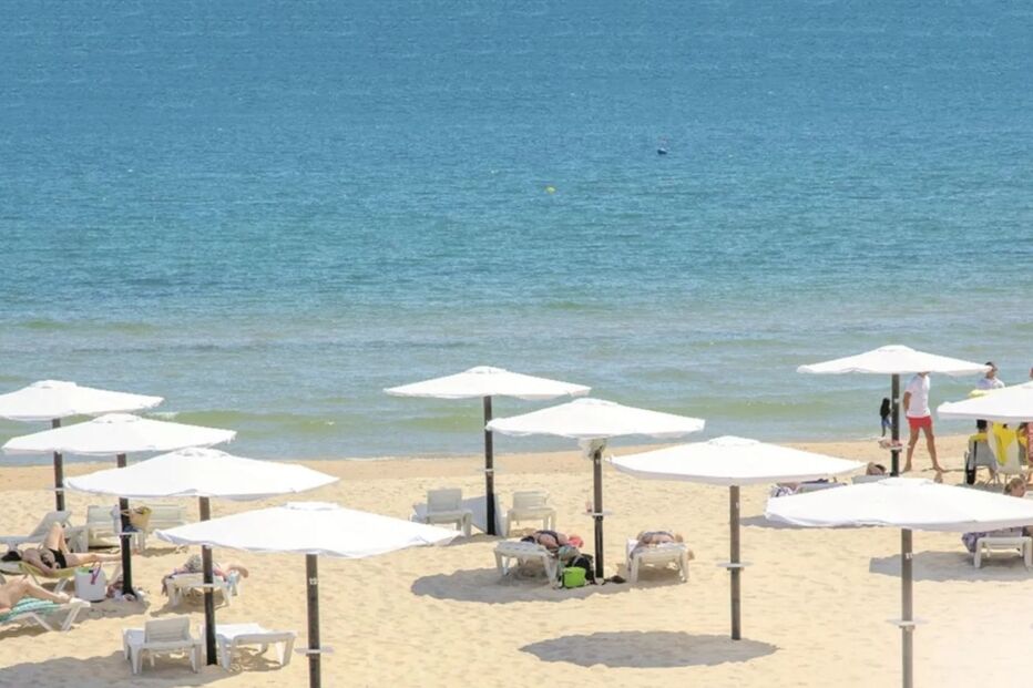 É proibido colocar chapéus-de-sol à frente de concessões de praia? Concessionários pedem clarificação