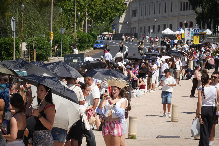 Fila para o concerto do Bad Bunny em Barcelona