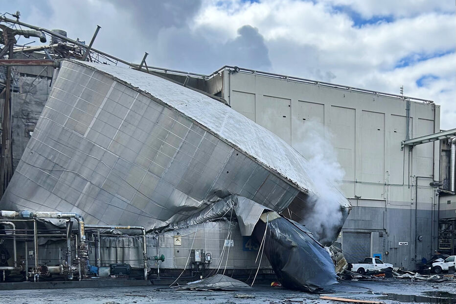 Rompimento de tanque em fábrica nos EUA
