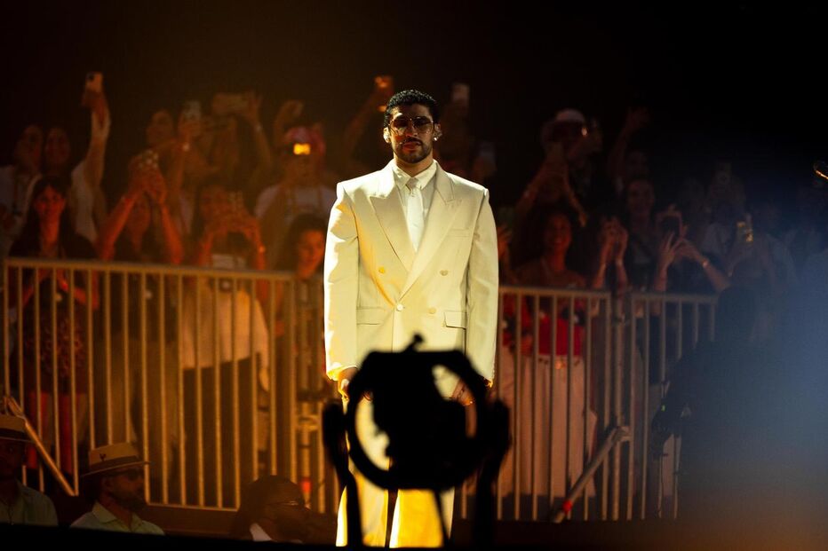 Bad Bunny transforma o palco numa 'casita' em homenagem a Porto Rico de onde é natural