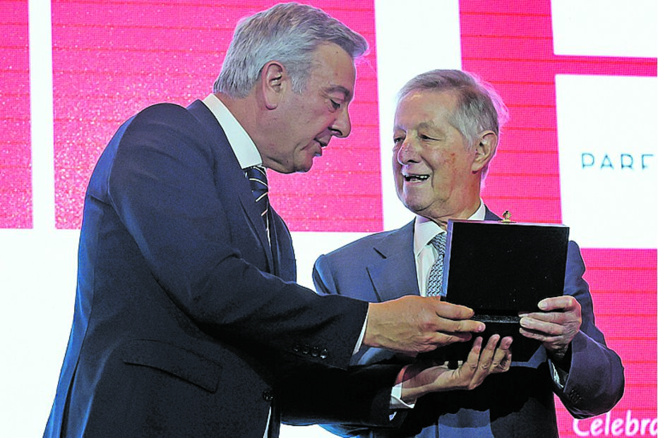 Óscar Afonso, diretor da FEP, entregou prémio