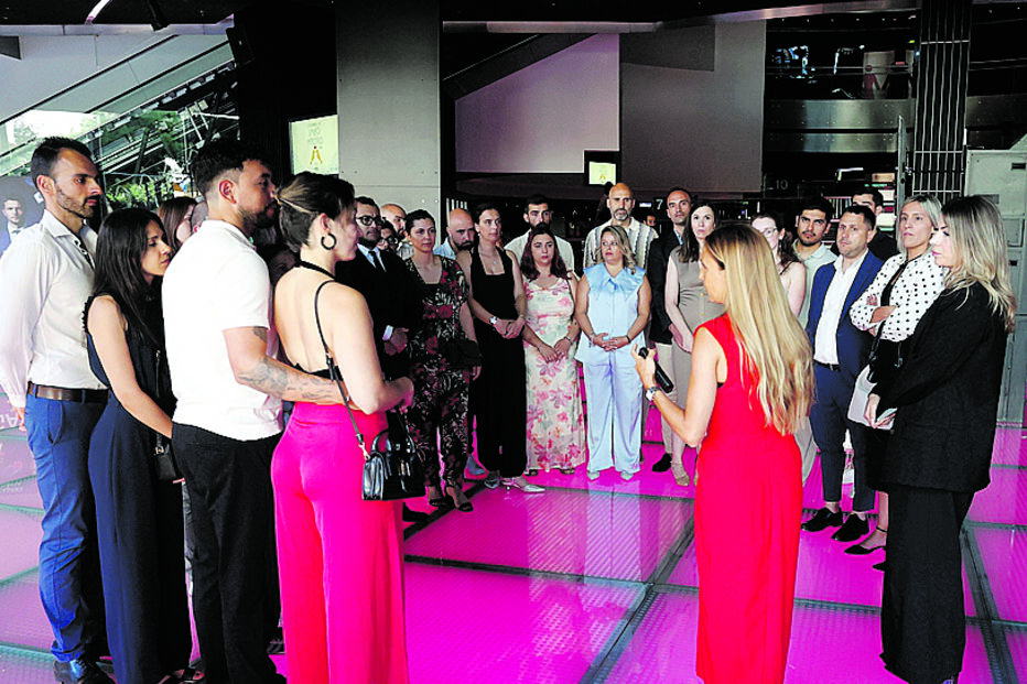 Uma noite de divertimento no Casino Lisboa fez as delícias dos 16 casais de Santo António 
