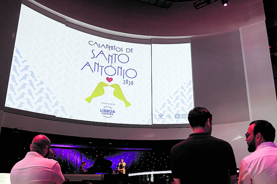 Uma noite de divertimento no Casino Lisboa fez as delícias dos 16 casais de Santo António 