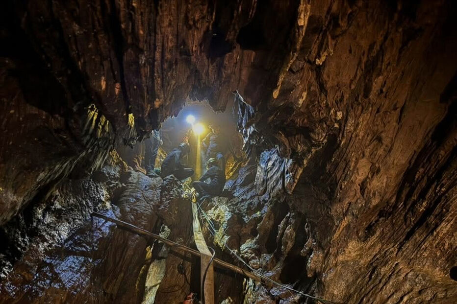 Primeiro sobrevivente resgatado com vida de gruta inundada no Laos