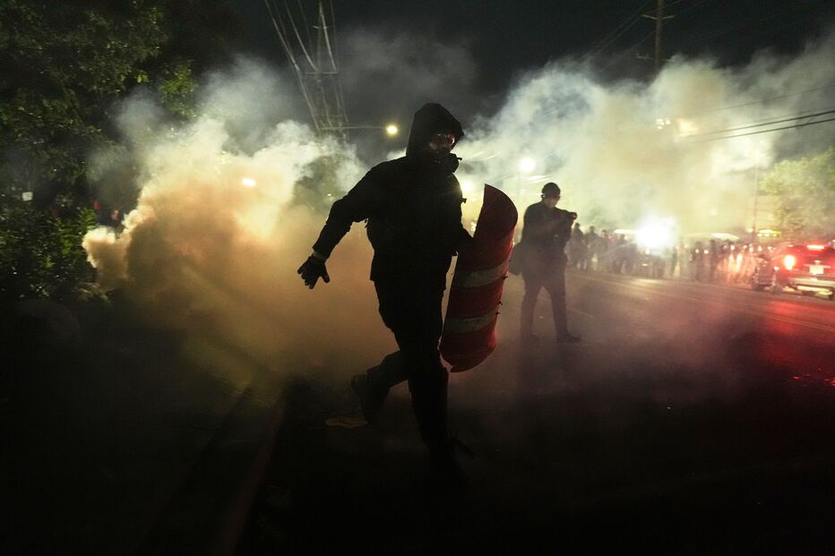 Imigrantes detidos nos EUA realizam greve de fome em centro de detenção do ICE