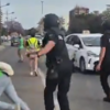 <![CDATA[ Polícia agride professora reformada durante protesto em Espanha ]]>