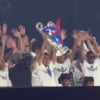 <![CDATA[ Jogadores do PSG festejam com milhares de adeptos em Paris após conquista da Liga dos Campeões ]]>