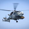 <![CDATA[ Helicóptero da Marinha Real britânica despenha-se no Reino Unido ]]>
