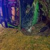 <![CDATA[ Três feridos em despiste de camião do lixo em Lisboa ]]>