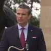 <![CDATA[ Pete Hegseth associa imigração a “invasão” durante