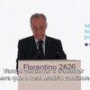 <![CDATA[ O momento em que Florentino elogia Mourinho no discurso e... tem de pedir palmas à plateia ]]>