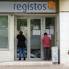 <![CDATA[ Trabalhadores dos registos e notariado iniciam hoj
