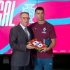<![CDATA[ "Tragam a taça que falta a Portugal": Seguro despe