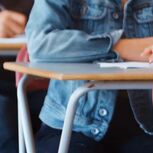 De brincos a óculos inteligentes: Alunos recorrem cada vez mais à tecnologia para realizar cábulas em sala de aula