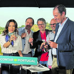 Paulo Salvador (segundo à esquerda), com Rita Ferro Rodrigues e Sérgio Figueiredo (ao centro)