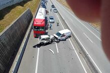 Colisão entre duas viaturas ligeiras obrigou, esta segunda-feira, ao corte nos dois sentidos da A25 na zona de Albergaria-a-Velha.