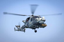 Helicóptero da Marinha Real britânica despenha-se no Reino Unido