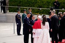 06/06/2026 - Presidente do Governo Pedro Sánchez cumprimenta o Papa Leão XVI