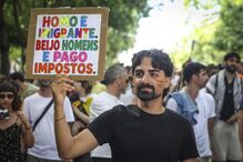 Milhares de pessoas marcham em Lisboa pelos direitos LGBTI+ e contra retrocessos 