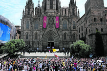 Multidão foi ver o Papa na Catedral