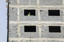 As obras em curso na Cidade da Praia na Ilha de Santiago apresentam um número significativo de imigrantes integrados no setor da construção civil