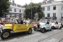 Noivos chegaram em carros vintage