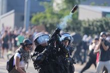 Confrontos entre manifestantes anti-G7 e polícia perto da sede da ONU em Genebra