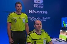 FIFA iliba videoárbitro Shaun Evans após alegado gesto supremacista
