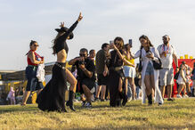 Os participantes do festival assistem ao primeiro dia do Rock in Rio 2026, em Lisboa, Portugal, no sábado, 20 de junho de 2026