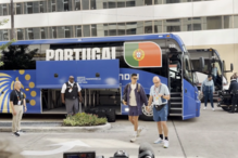Ambiente de loucura na chegada da Seleção ao hotel em Houston com Ronaldo sempre em destaque