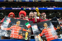 Fãs mexicanos apoiam a seleção portuguesa