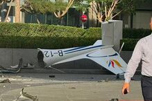 Pequeno avião colide contra arranha-céu de 518 metros em Pequim