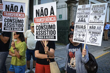 Manifestação contra a transferência da sala de consumo assistido para a zona do Aleixo promovida pelo Movimento Cívico Porto Cidade Responsável, em frente à Junta de Freguesia de Lordelo do Ouro, Porto, 26 de junho de 2026