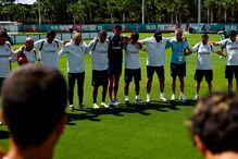 Minuto de silêncio em memória do pai de Ricardo Carvalho