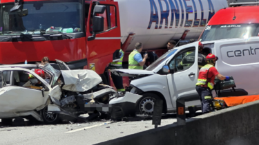 Carro em contramão na A25 provoca colisão frontal com dois feridos