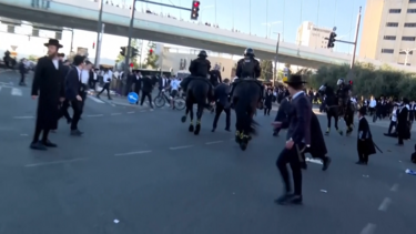 Confrontos e caos marcam protestos de milhares de judeus ultraortodoxos em Israel contra serviço militar obrigatório