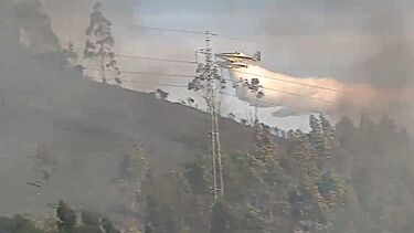 Incêndio em Alfena dominado. Foram acionados cinco meios aéreos e mais de 150 operacionais