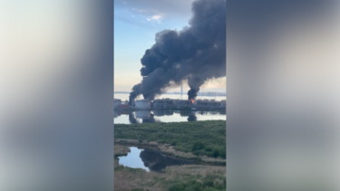 Ataque ucraniano a terminal petrolífero na Rússia provoca enorme nuvem negra de fumo