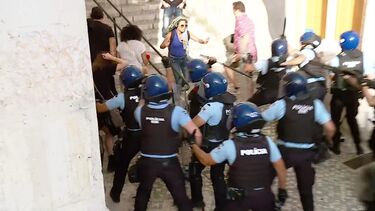 Disparados tiros para o ar durante confrontos entre PSP e manifestantes junto à Assembleia da República
