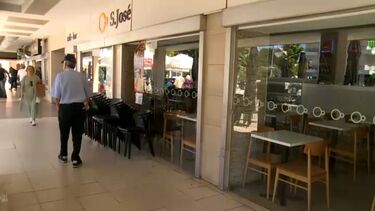Assaltantes levam garrafas de wiskey, tabaco e 800 euros de café em centro comercial de Coimbra