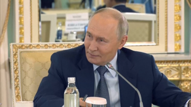 "Onde está a neutralidade?": Putin rejeita UE como mediadora nas negociações sobre a Ucrânia 