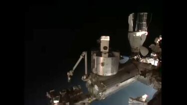 Astronautas regressam à Estação Espacial Internacional após a NASA ter ativado protocolo de emergência