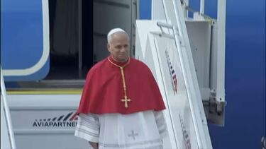 Papa Leão XIV chega a Madrid e inicia visita oficial a Espanha