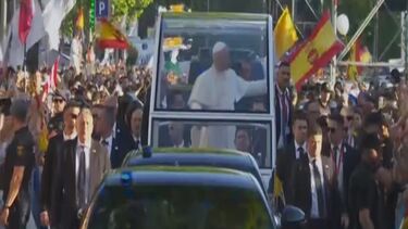 "Viva o Papa": multidão grita e acena ao Papa Leão XIV em Madrid 